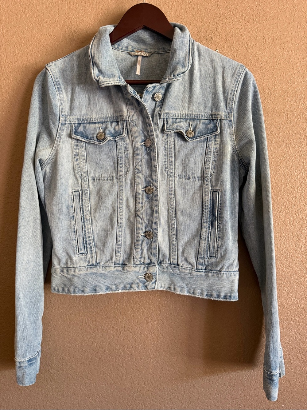 Free People Light Washed Blue Denim Cropped Jacket Size Small - Picture 2 of 8